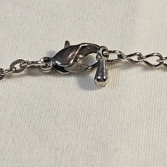 Silver Toned Personalized Name Necklace Maggie 16 Inches - Picture 3 of 5